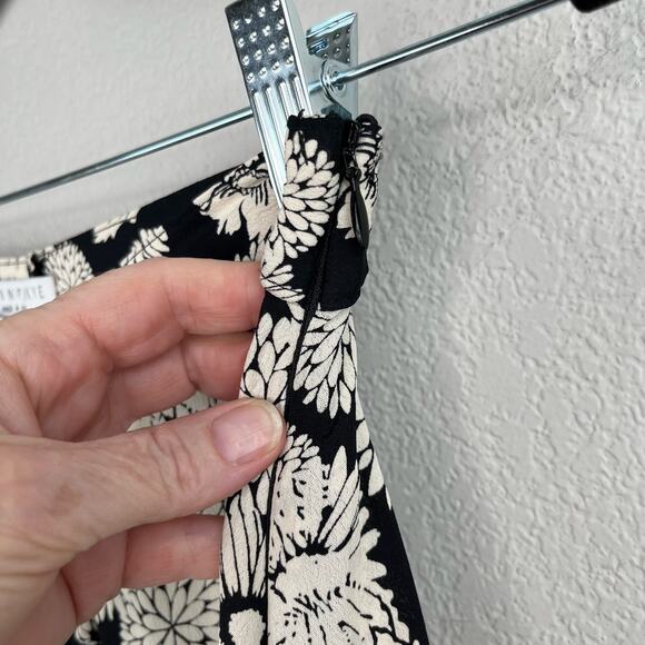Flynn Skye Black White Floral Print Button Front Lightweight Midi Skirt SM/Med - Picture 7 of 14